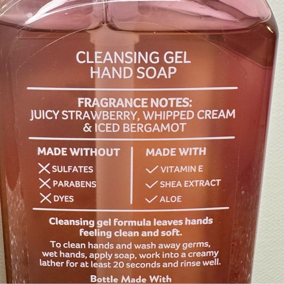 Bath and Body Works Magic in the Air & Strawberry Snowflakes Hand Soap NWT - Picture 5 of 5
